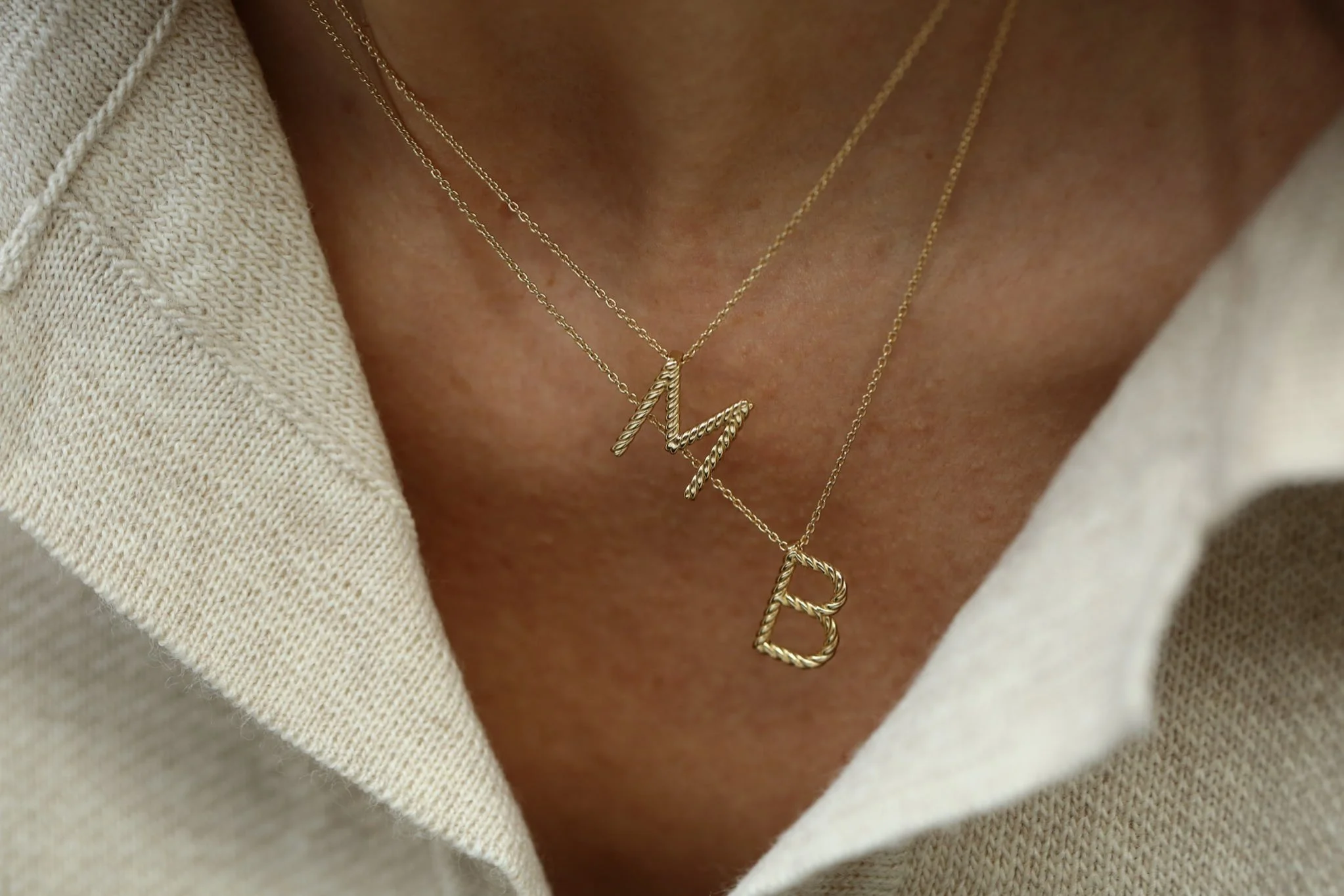 Mini Burgu Harf Kolye - 4