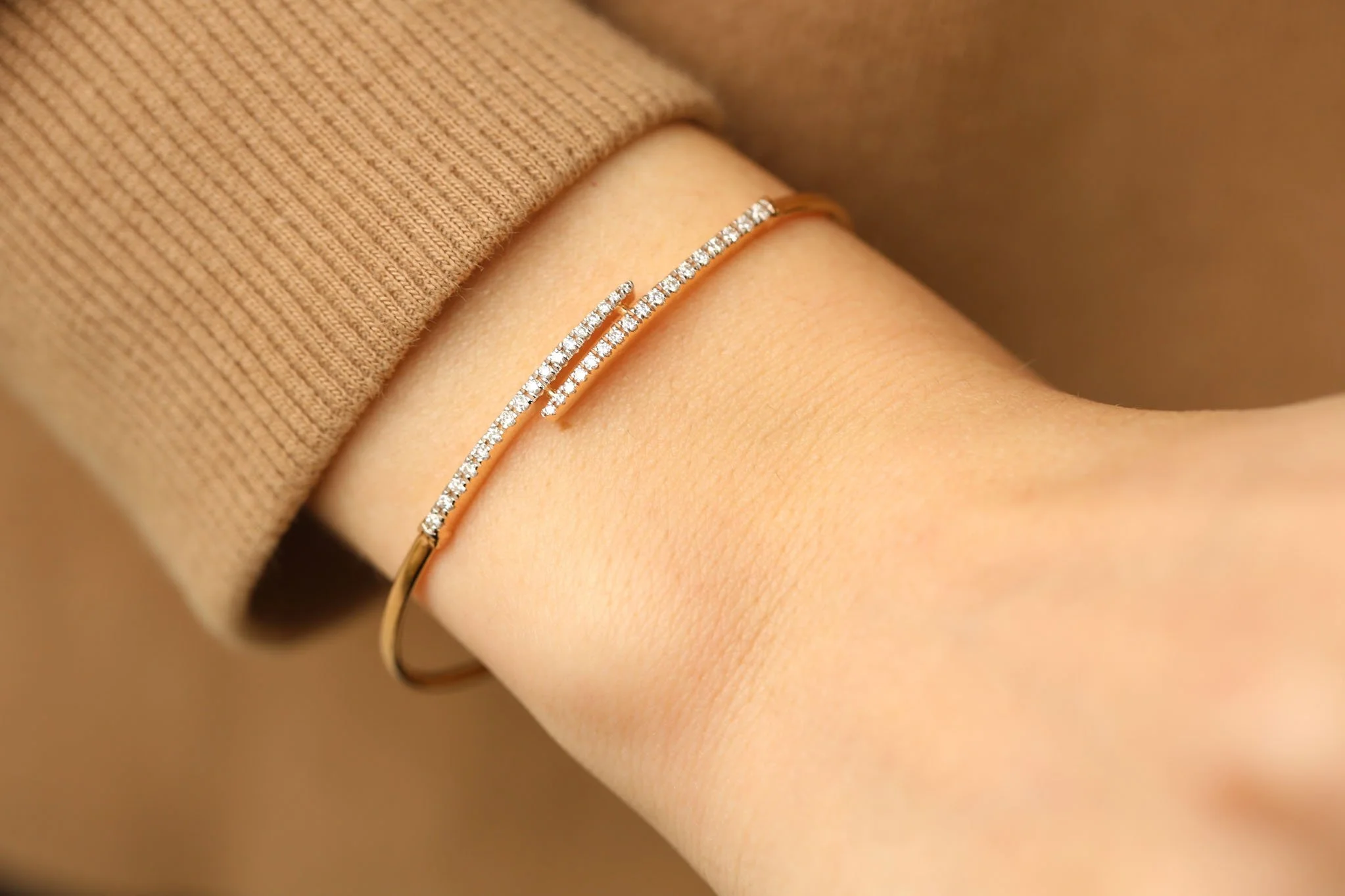 Claw White Bangle - 1