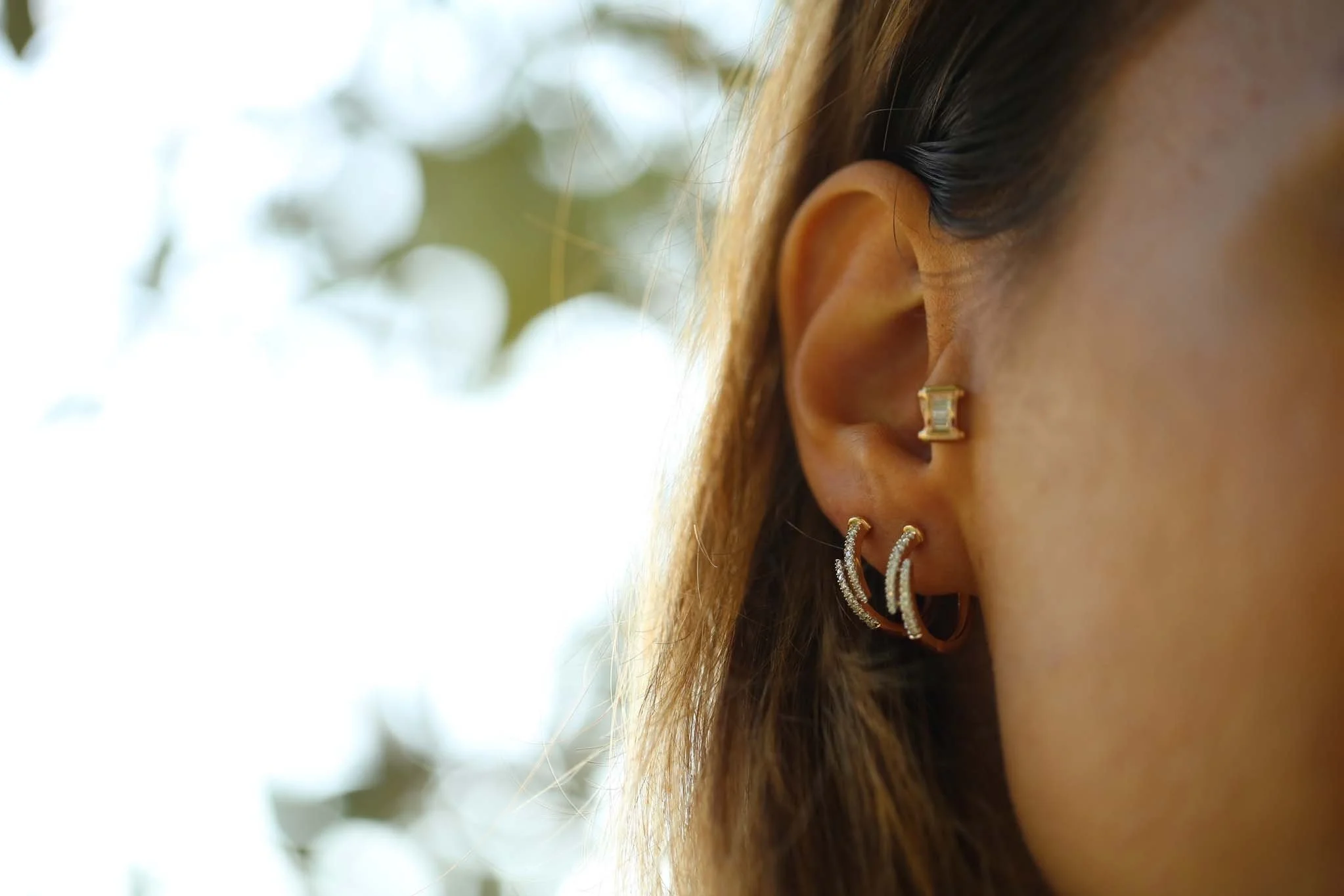 Claw White Earring - 4