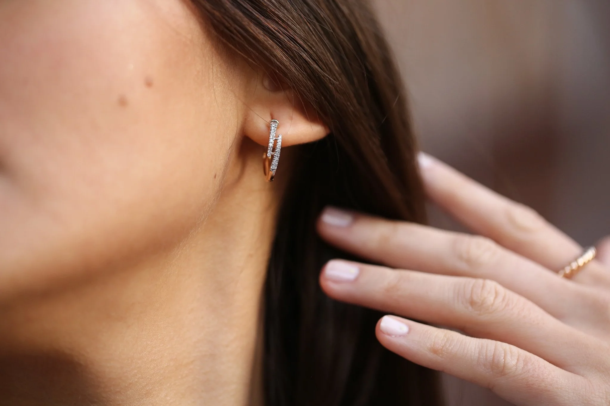 Claw White Earring - 1