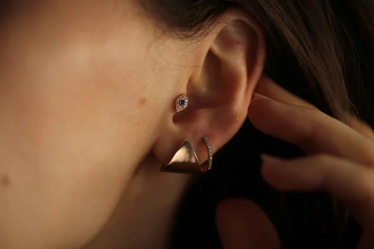The Eye Tragus (1)